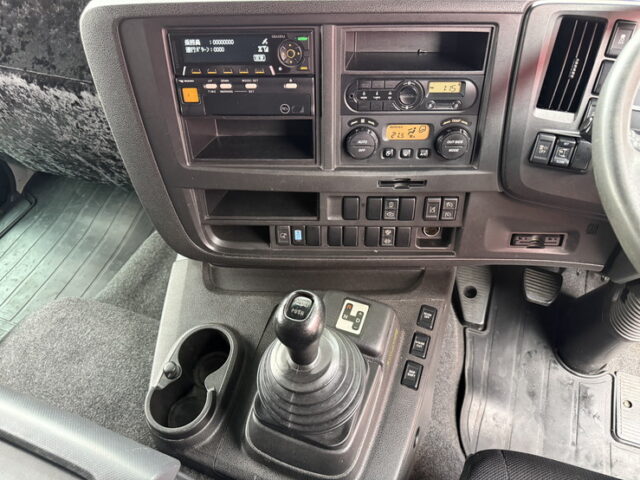 いすゞ:ギガ:ハイルーフ:トレーラーヘッド:フロントバイザー:第5輪荷重11.100㎏