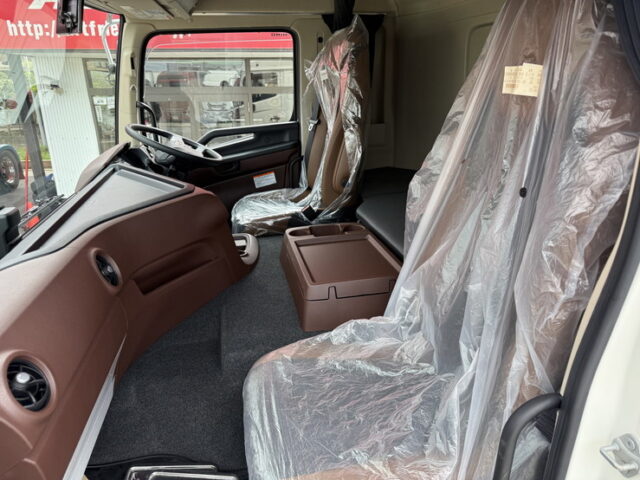 日野：17プロフィア：ハイルーフ：ウィング：未使用：アルミホイール：リア門口ステンレス