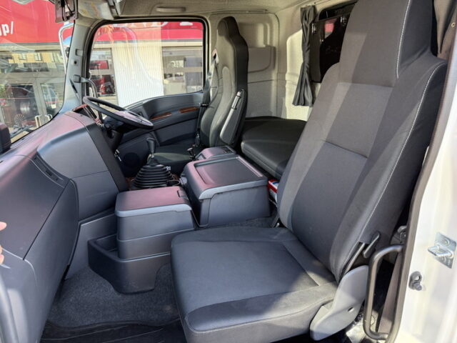 いすゞ：ギガ：ハイルーフ：ウィング：アルミホイール：リア門口ステンレス：低走行