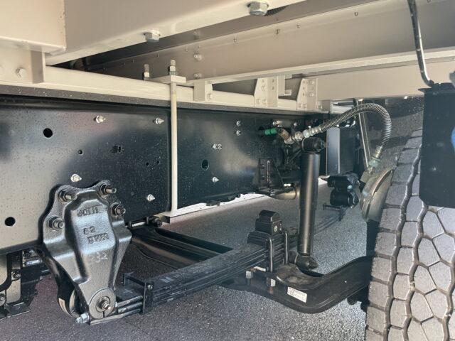 いすゞ　ギガ　ハイルーフ　ウィング　未使用車　アルミホイール　メッキ多数