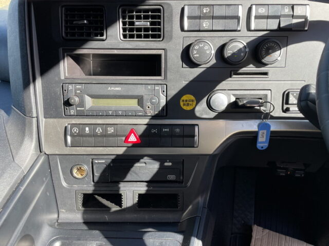 17スーパーグレート　ハイルーフ　トレーラーヘッド　460馬力　第5輪荷重11.500㎏