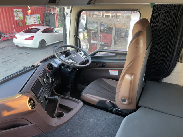 日野　17プロフィア　ハイルーフ　トレーラーヘッド　E13Cエンジン　450馬力