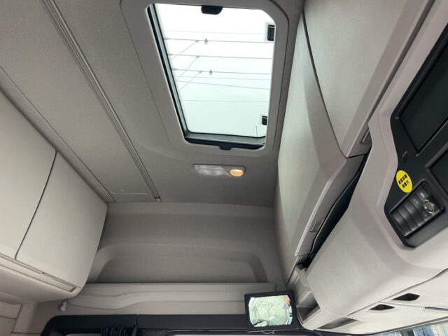 スカニア：R460：現行モデル：登録済未使用車：トレーラーヘッド：総輪エアサス