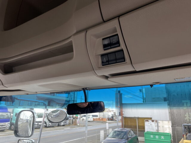 日野：17プロフィア：ハイルーフ：トレーラーヘッド：アルミホイール：ブタ鼻