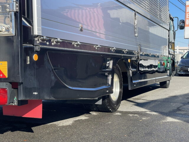 いすゞ：フォワード：増トン：冷凍ウィング：6600ボデー：エアサス：サーモキング製冷凍機