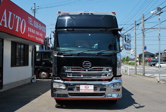 【253】ＵＤトラックスクオン　中低床　冷凍ウイング　ハイルーフ　リヤエアサス