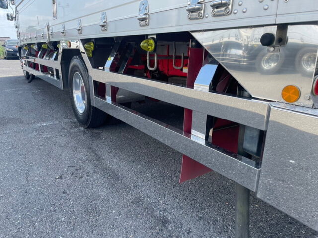 日野　レンジャープロ　冷凍ウィング　ステンレスサイドバンパー　メッキパーツ多数