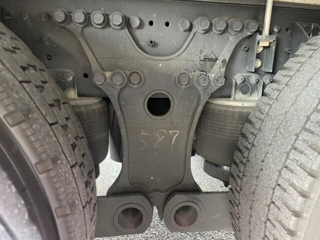 日野　プロフィア　ハイルーフ　ウィング　アルミホイール　ステンレスサイドバンパー　リア門口ステンレス　　