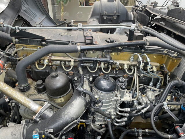 三菱ふそう　スーパーグレート　ハイルーフ　アルミウィング　ステンレスサイドバンパー　メッキ多数　木床