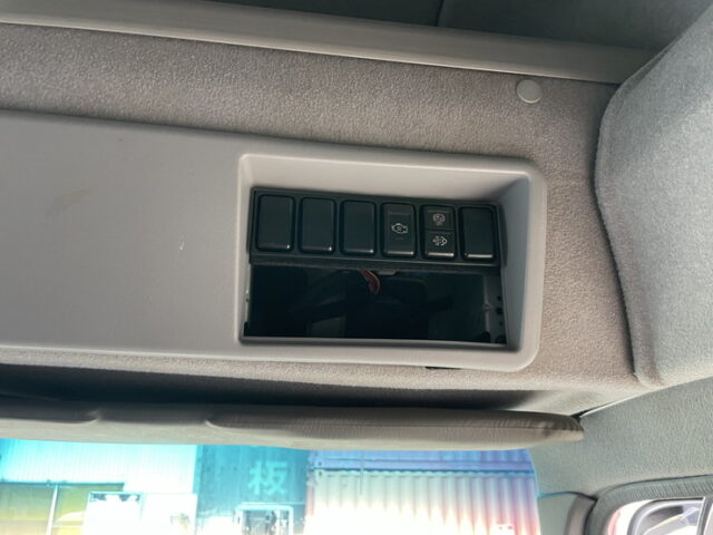 いすゞ　ギガ　ハイルーフ　冷凍バン　サブエンジン　両側観音扉　ステンレス多数