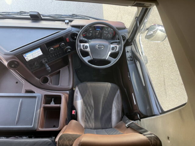 日野：17プロフィア：ハイルーフ：ウィング：メッキ多数：アルミホイール