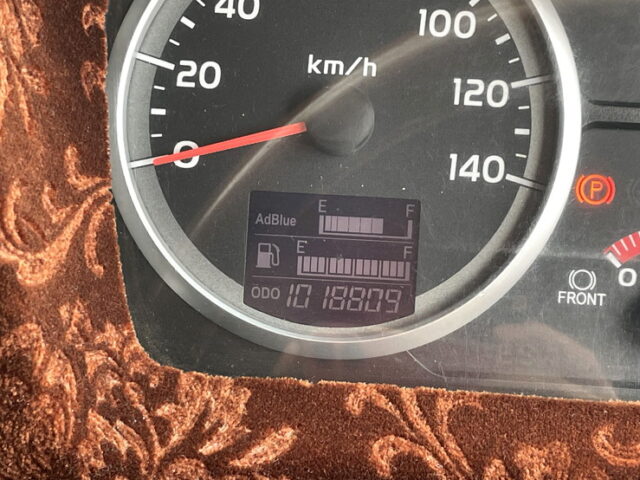 日野：プロフィア：トレーラーヘッド：内装生地張り：ハイルーフ：架装多数：メッキ多数