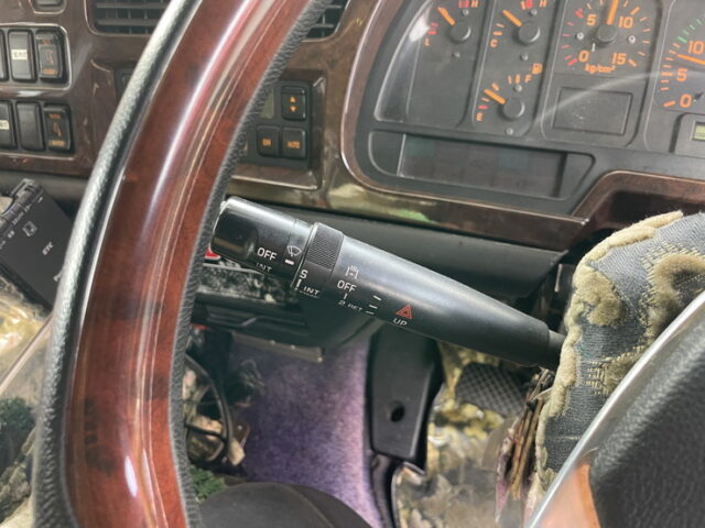 いすゞ：フォワード：デコトラ：キャンピング登録：箱内部屋仕様：マニ割り