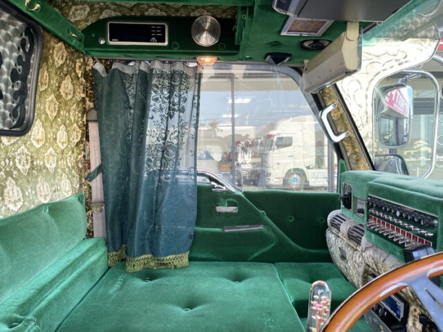 いすゞ：エルフ：造り平ボディ：内装生地張り：5MT：オバＱバンパー：フロントバイザー：架装多数