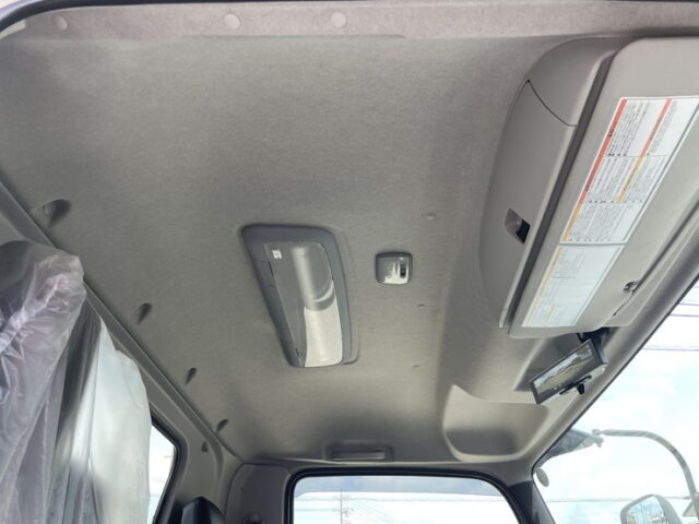 いすゞ：フォワード：登録済未使用：アームロール：3人乗り：ベッドレス：積載3.750㎏