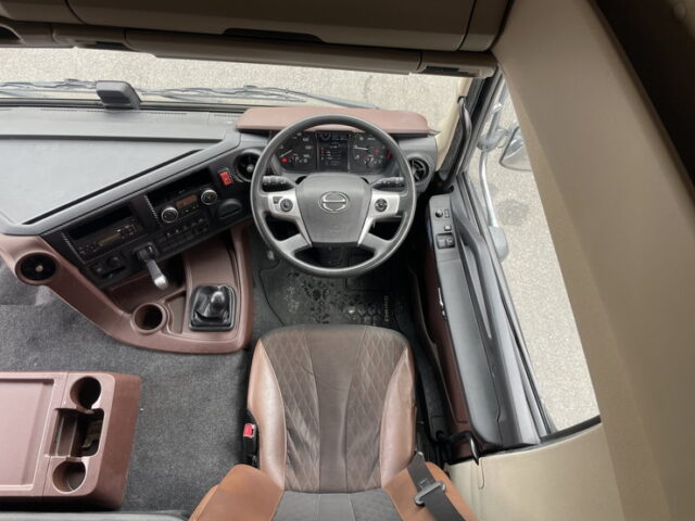 日野：17プロフィア：ハイルーフ：ウィング：メッキ多数：リア門口ステンレス：E13C