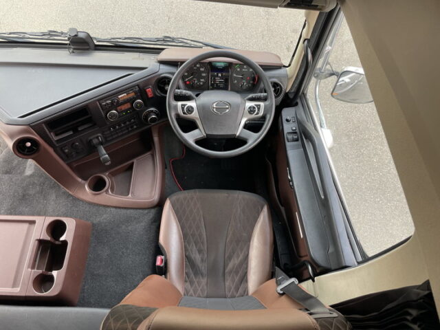 日野：17プロフィア：ハイルーフ：メッキ多数：アルミホイール：リア門口ステンレス