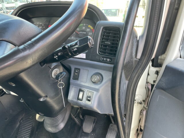 日野：プロフィア：ハイルーフ：トレーラーヘッド：メッキ多数：アルミホイール