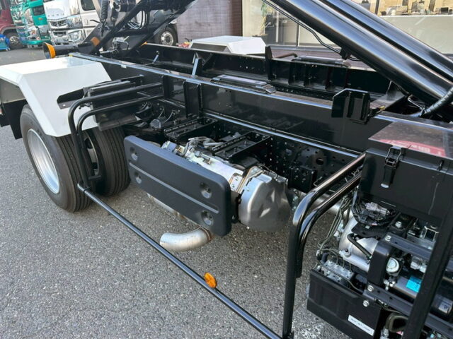 いすゞ：フォワード：登録済未使用：アームロール：3人乗り：ベッドレス：積載3.750㎏