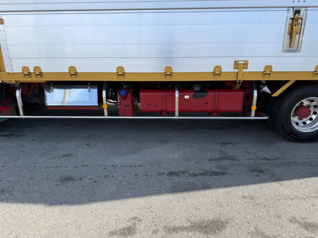 いすゞ：フォワード：6200ワイド：ウィング：木床：アルミホイール：240馬力：エアサス