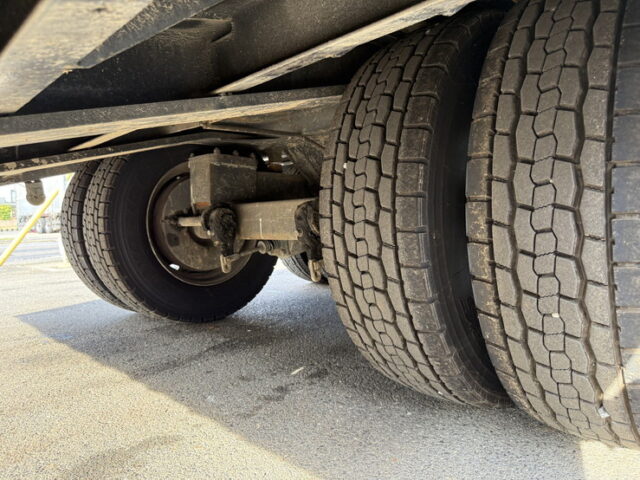 東急：重機運搬用トレーラー：幅2800㎜　荷台長4700㎜：歩みハンガー：8輪