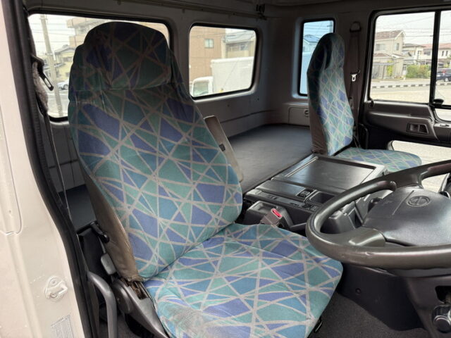 日野：テラヴィ：ハイルーフ：トレーラーヘッド：エアサス：V8ツインターボ