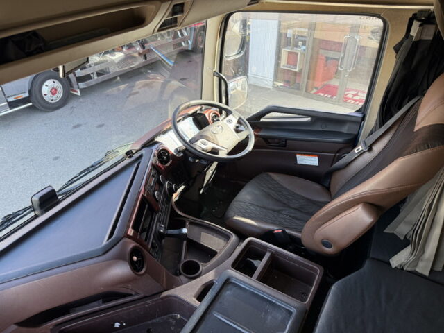 日野：17プロフィア：ハイルーフ：ウィング：メッキ多数：アルミホイール：プロシフト