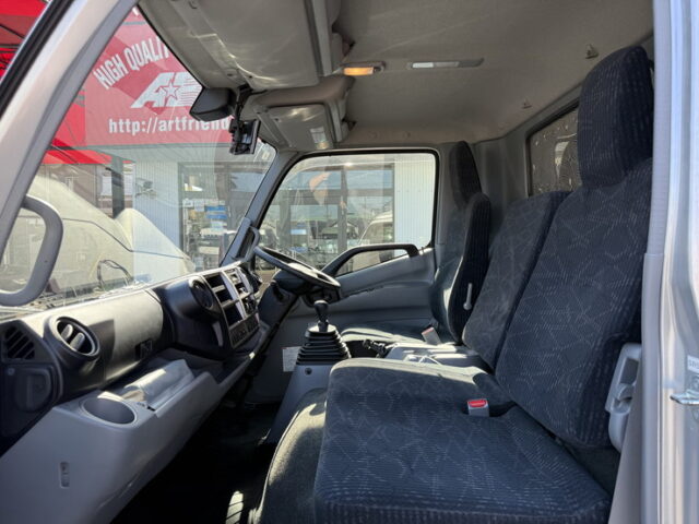 日野：デュトロ：ウィング：ワイドロング：180馬力：ステンレス多数：2.950㎏積