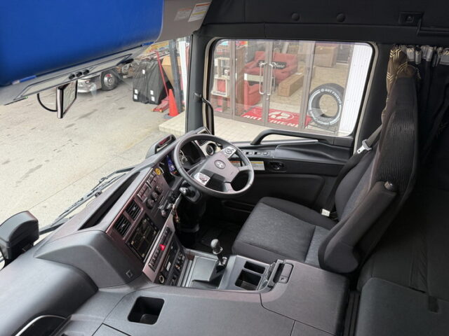 17スーパーグレート：ハイルーフ：ウィング：プレミアムライン：リア門口ステンレス