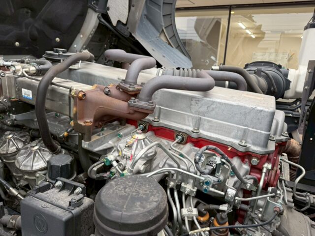 日野:17プロフィア:ハイルーフ:トレーラーヘッド:第5輪荷重11.500㎏:車検7月迄