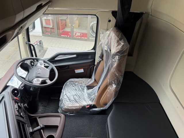 日野：17プロフィア：ハイルーフ：ウィング：未使用：アルミホイール：リア門口ステンレス