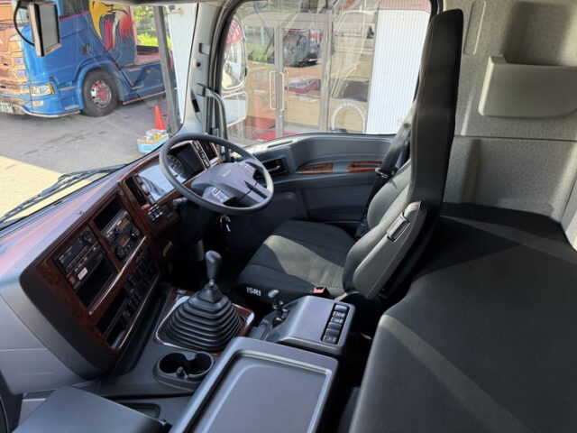 いすゞ：ギガ：ハイルーフ：ウィング：アルミホイール：リア門口ステンレス：低走行