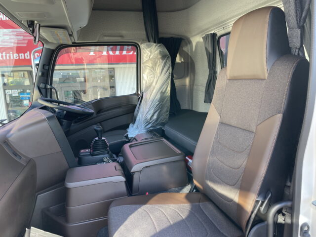 いすゞ　ギガ　ハイルーフ　ウィング　未使用車　アルミホイール　メッキ多数