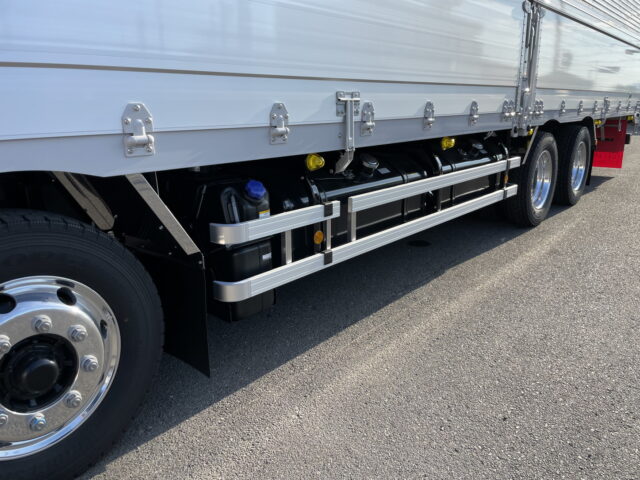 いすゞ　ギガ　ハイルーフ　ウィング　未使用車　アルミホイール　メッキ多数