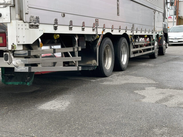 日野　プロフィア　ハイルーフ　ウィング　寝台メッキ　ステンレス多数