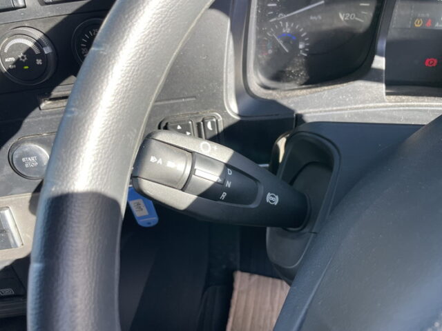 17スーパーグレート　ハイルーフ　トレーラーヘッド　460馬力　第5輪荷重11.500㎏