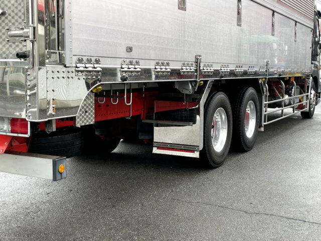 日野　17プロフィア　ハイルーフ　ウィング　造りボデー　1M10アオリ　内装生地張り