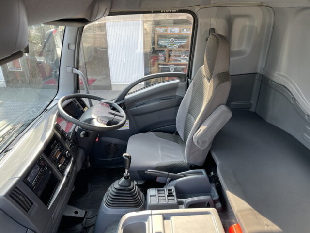 いすゞ：フォワード：ウィング：6200ワイド：エアサス：架装多数：木床：240馬力