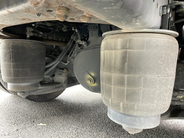 日野　17プロフィア　ハイルーフ　ウィング　7速MT　380馬力　エンジン交換済