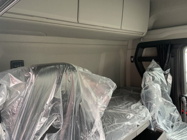 スカニア：R460：現行モデル：登録済未使用車：トレーラーヘッド：総輪エアサス