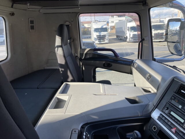 17スーパーグレート　ハイルーフ　トレーラーヘッド　第5輪荷重11.500㎏　アルミホイール