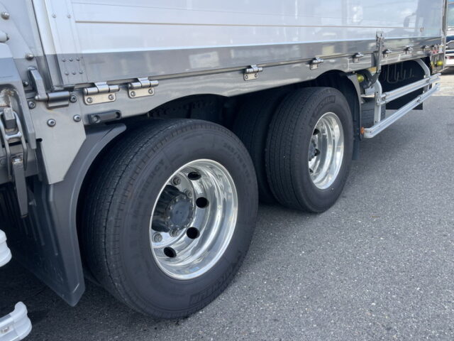 日野　17プロフィア　ハイルーフ　ウィング　リア門口ステンレス　アルミホイール