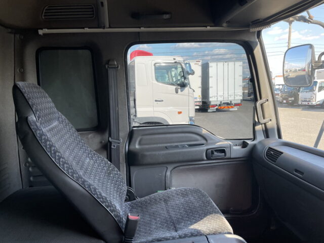 【委託販売車両】いすゞ：フォワード：205馬力：6MT：リア門口ステンレス：木床：ロケット：舟形バンパー：ステンレス多数　