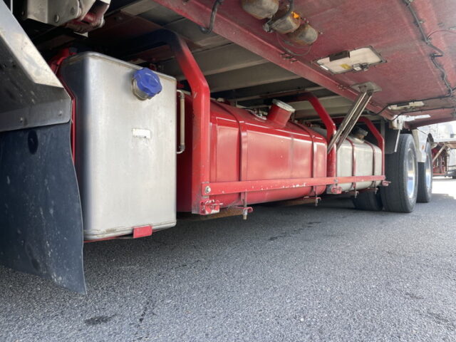 クオン：ハイルーフ：ウィング：跳上ゲート：総輪エアサス：エアロ付き：メッキ多数　