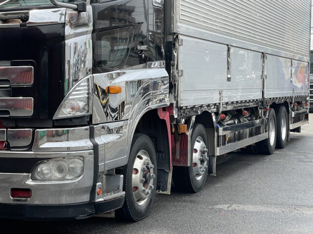 日野：プロフィア：ハイルーフ：ウィング：メッキ多数：ステンレス多数　