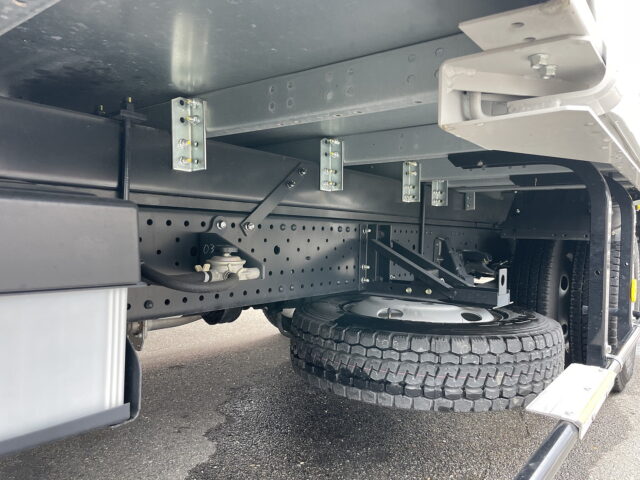 いすゞ　エルフ　アルミバン　低走行　ワイド　跳上ゲート　150馬力