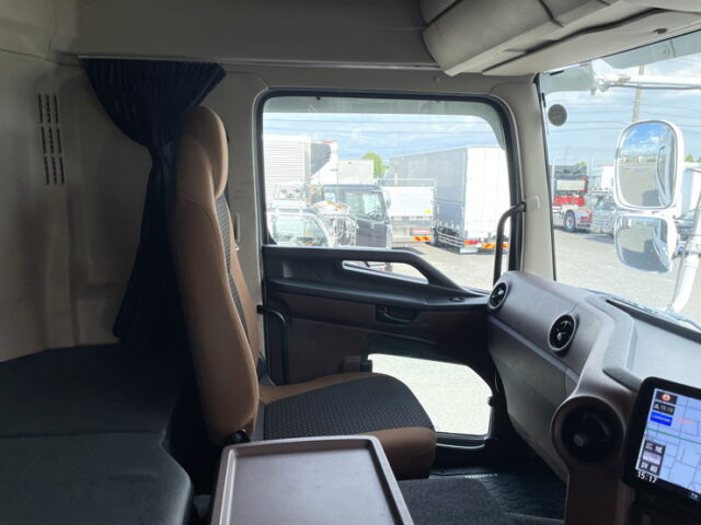 日野：プロフィア：トレーラーヘッド：ハイルーフ：ルーフバー：パイプバンパー：アルミホイール