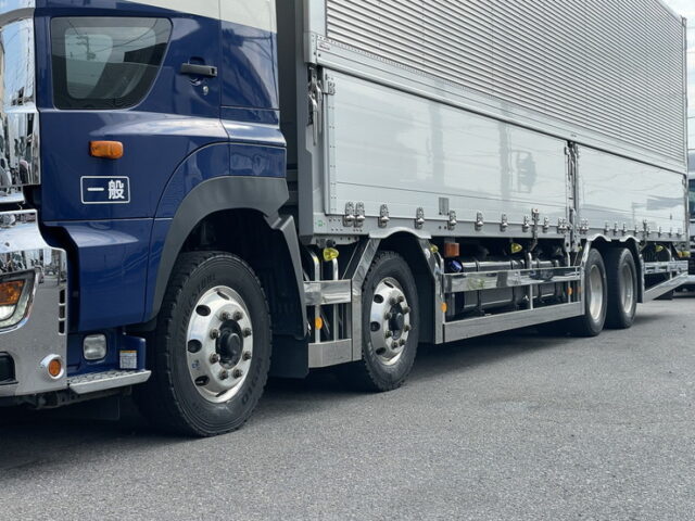 日野：17プロフィア：ハイルーフ：メッキ多数：ステンレス多数：アルミホイール