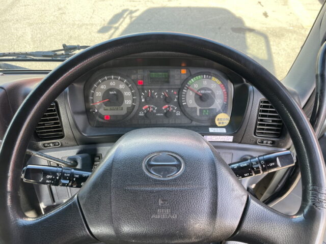 日野：プロフィア：ハイルーフ：トレーラーヘッド：メッキ多数：アルミホイール