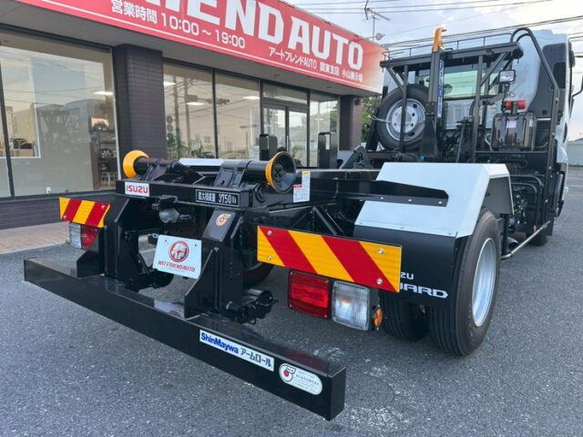 いすゞ：フォワード：登録済未使用：アームロール：3人乗り：ベッドレス：積載3.750㎏